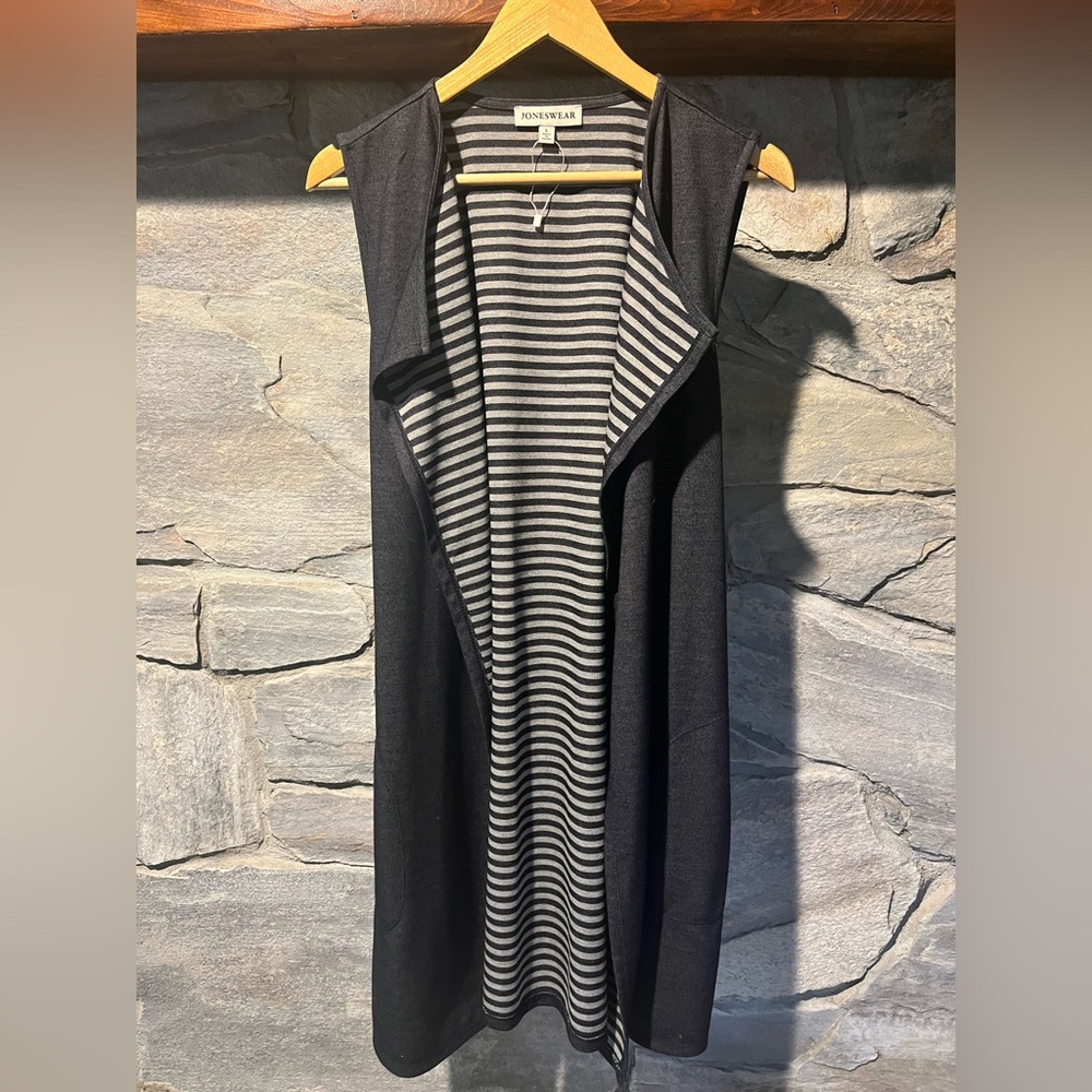 Joneswear long length striped vest with belt, large, like new